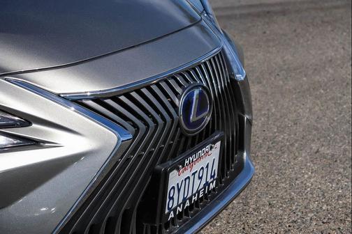 2021 Lexus ES 300h Base