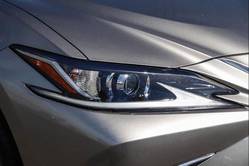 2021 Lexus ES 300h Base