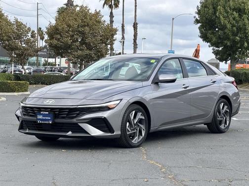 2025 Hyundai ELANTRA SEL