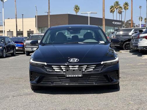 2025 Hyundai ELANTRA SEL