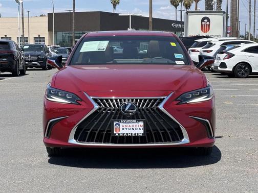 2025 Lexus ES 300h Luxury