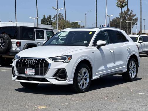 2024 Audi Q3 Premium 45 TFSI S line quattro Tiptronic