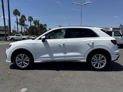 2024 Audi Q3 Premium 45 TFSI S line quattro Tiptronic