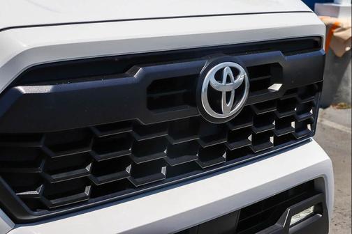 Ice Cap 2024 Toyota Tacoma Hybrid TRD Off Road