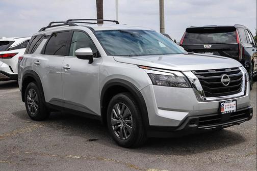 Brilliant Silver Metallic 2023 Nissan Pathfinder SV FWD