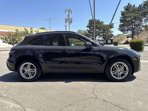 2022 Porsche Macan Base