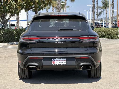 2022 Porsche Macan Base