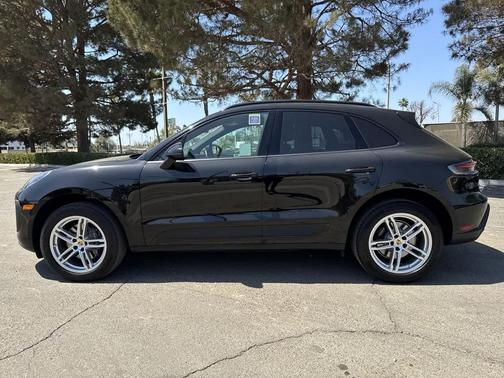 2022 Porsche Macan Base