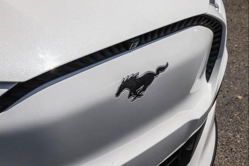 Star White Metallic Tri-Coat 2023 Ford Mustang Mach-E Select