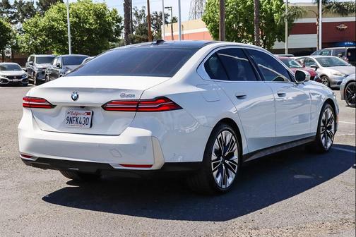 Alpine White 2024 BMW 530 530i