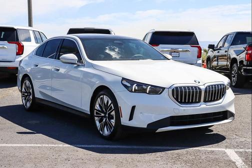 Alpine White 2024 BMW 530 530i