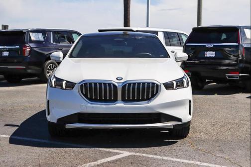 Alpine White 2024 BMW 530 530i