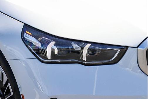 Alpine White 2024 BMW 530 530i