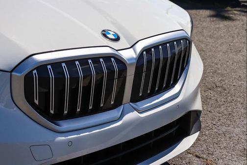 Alpine White 2024 BMW 530 530i