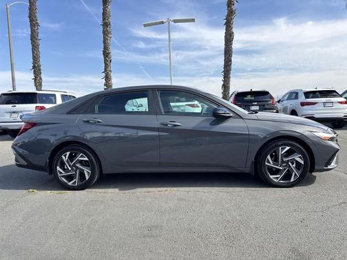 2025 Hyundai ELANTRA HEV SEL Sport