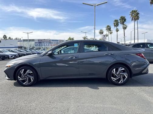 2025 Hyundai ELANTRA HEV SEL Sport