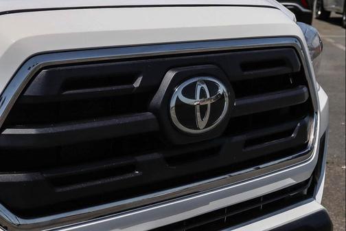 Super White 2019 Toyota Tacoma SR5