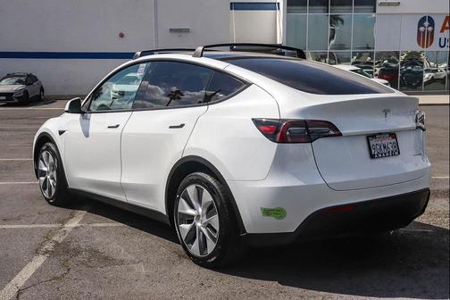 White 2023 Tesla Model Y Long Range Dual Motor All-Wheel Drive
