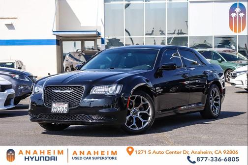 Gloss Black 2018 Chrysler 300 Touring
