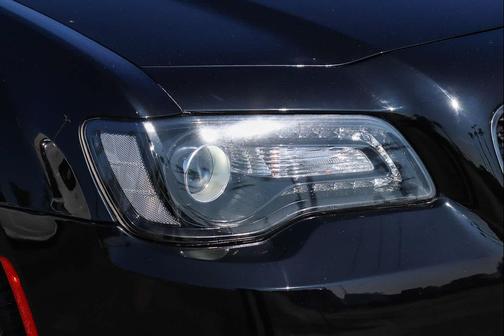 Gloss Black 2018 Chrysler 300 Touring