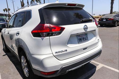 Glacier White 2017 Nissan Rogue SV