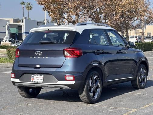 2026 Hyundai VENUE SEL w/Two-Tone Roof