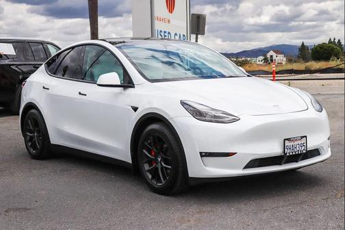 White 2023 Tesla Model Y Performance Dual Motor All-Wheel Drive