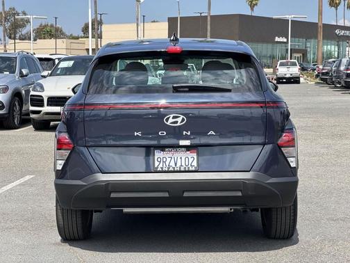 2025 Hyundai KONA SE