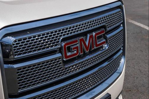 White Diamond Tricoat 2015 GMC Acadia Denali