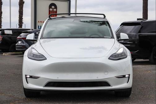 White 2022 Tesla Model Y Performance Dual Motor All-Wheel Drive