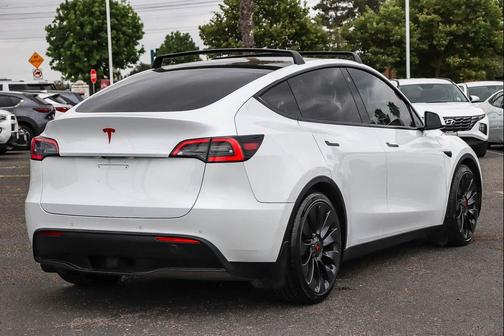 White 2022 Tesla Model Y Performance Dual Motor All-Wheel Drive