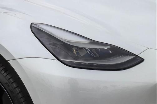 White 2022 Tesla Model Y Performance Dual Motor All-Wheel Drive