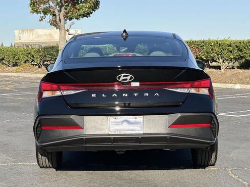 2025 Hyundai ELANTRA Sport