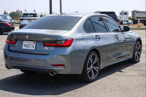 Skyscraper Grey Metallic 2023 BMW 330 330i