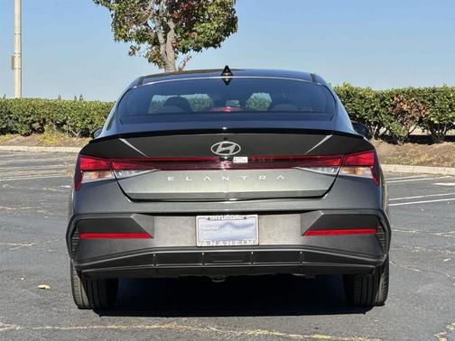 2025 Hyundai ELANTRA Sport