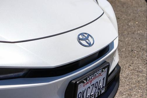 Wind Chill Pearl 2025 Toyota Prius LE