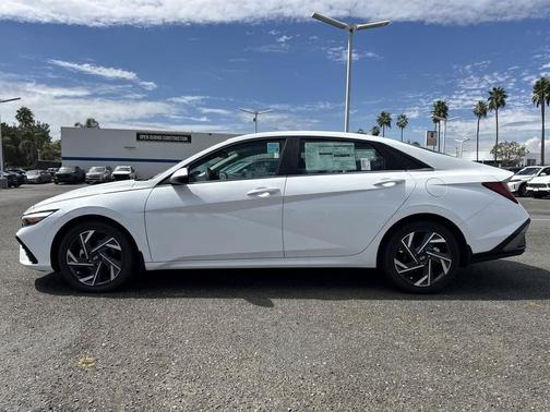 2025 Hyundai ELANTRA Limited