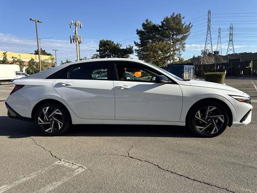 2025 Hyundai ELANTRA HEV SEL Sport