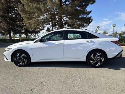 2025 Hyundai ELANTRA HEV SEL Sport