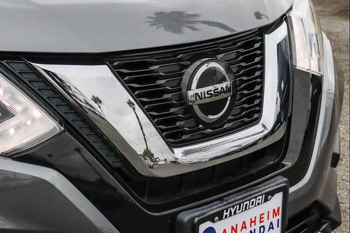 Gun Metallic 2020 Nissan Rogue SV