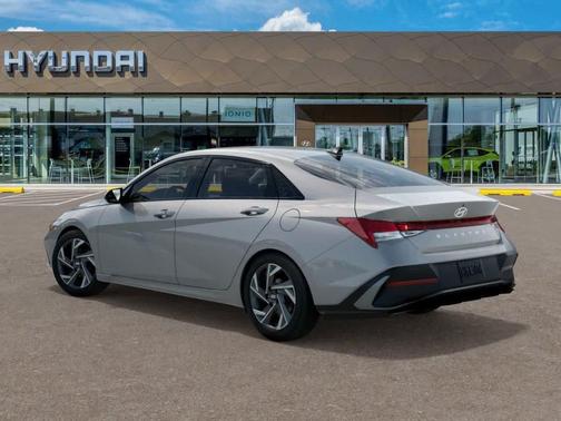 2025 Hyundai ELANTRA SEL