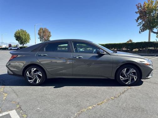 2025 Hyundai ELANTRA HEV SEL Sport