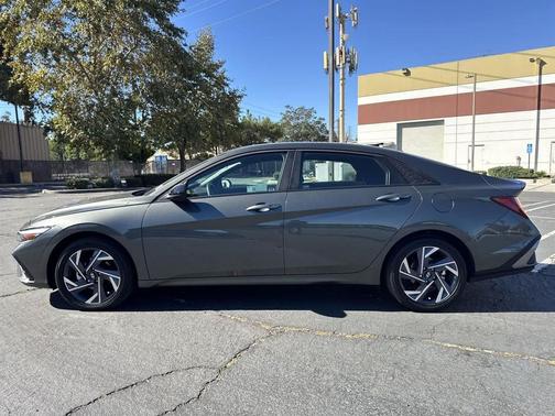 2025 Hyundai ELANTRA HEV SEL Sport