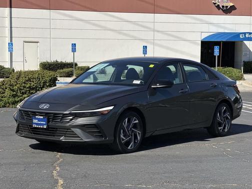 2025 Hyundai ELANTRA HEV SEL Sport