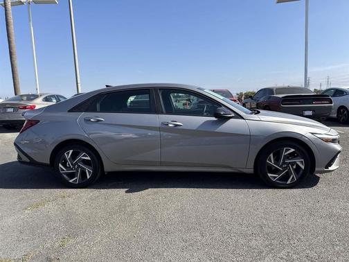 2025 Hyundai ELANTRA HEV SEL Sport