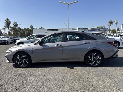 2025 Hyundai ELANTRA HEV SEL Sport