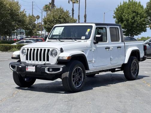 2023 Jeep Gladiator Overland