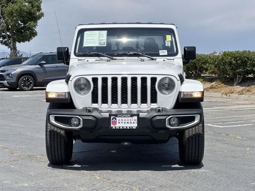 2023 Jeep Gladiator Overland