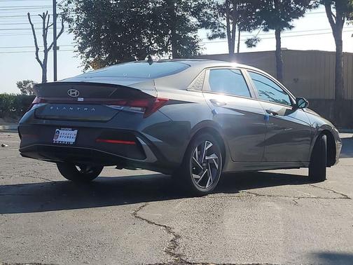 2025 Hyundai ELANTRA Sport