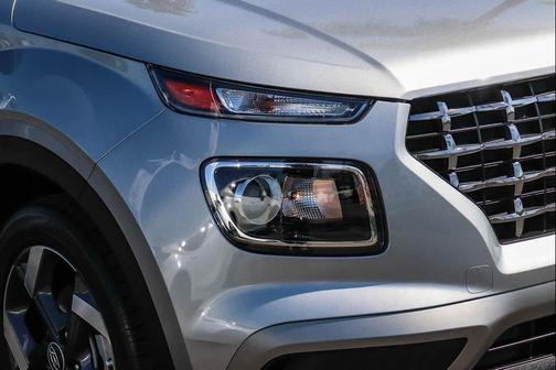 Shimmering Silver 2025 Hyundai VENUE SEL